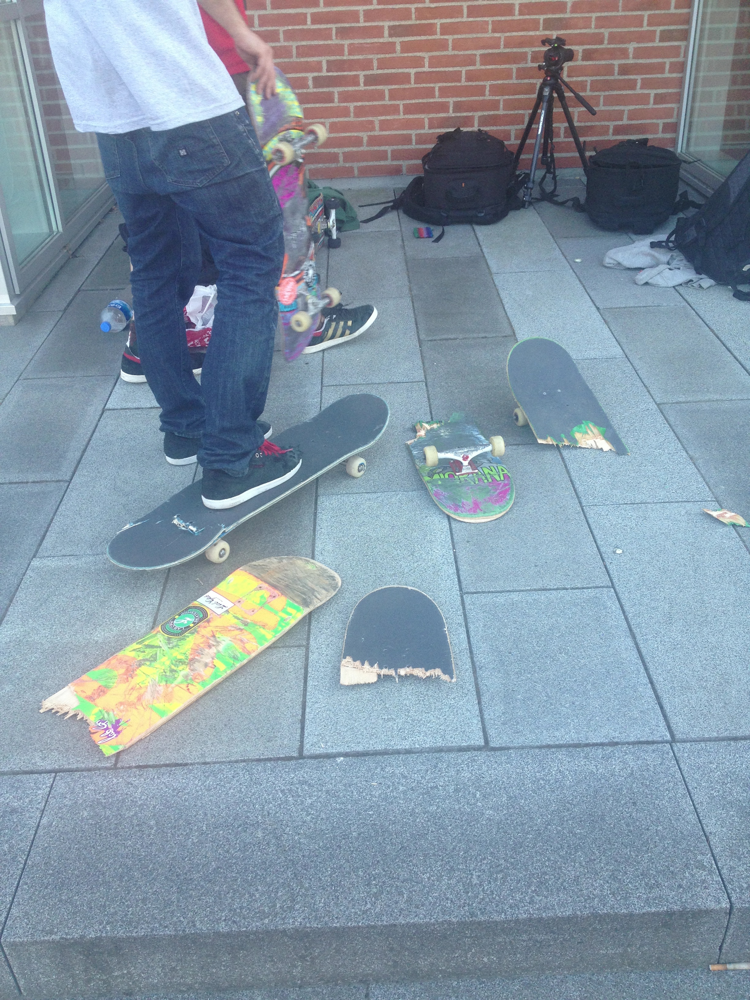 Mads Christensen Morten Eriksen Pierre Stachurska Asmus Harm Ronni Kjærside skateboard trip skateboarding copenhagen skatetour session hillerød værløse labcph labforum lab skate shop