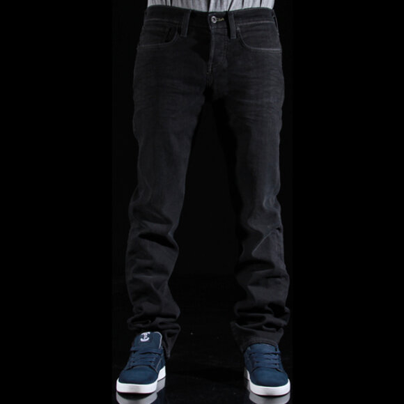 Levis Skateboarding - Levi´s Black Tab 222 Slim Jean Levis Skateboarding - Levi´s Black Tab 222 Slim Jean