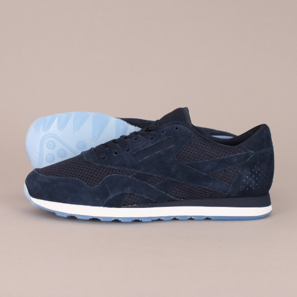 Reebok Classic - Reebok Classic CL Nylon Tech Sneaker