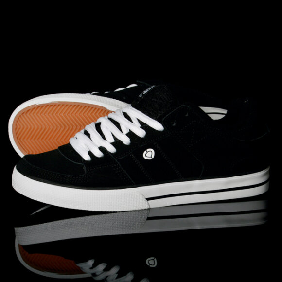 Circa - Tre (Black/White) Circa - Tre (Black/White)