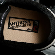 Vans - AV6 (Black/White)